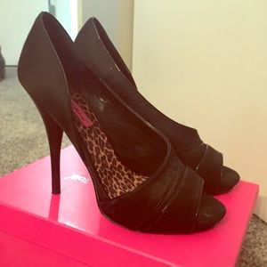 Betsey Johnson Pump